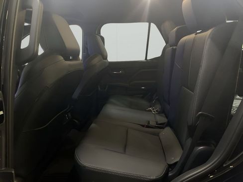 Used 2025 Toyota 4Runner Limited AWD/4WD image 12