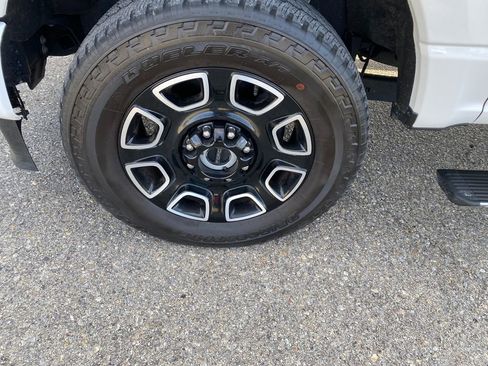 Used 2025 Ford F250 Platinum image 28