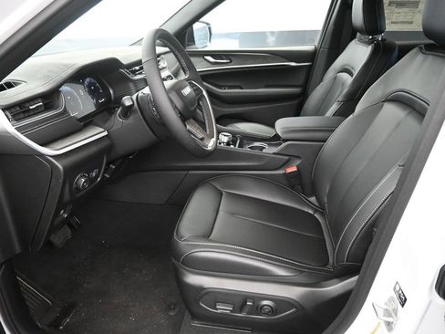 New 2025 Jeep Grand Cherokee Limited w/ Trailer Tow Package image 17