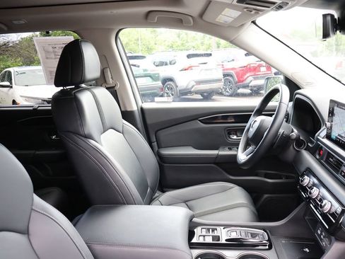 Certified 2023 Honda Pilot Touring image 8