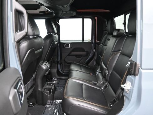 New 2025 Jeep Gladiator Sport AWD/4WD image 25