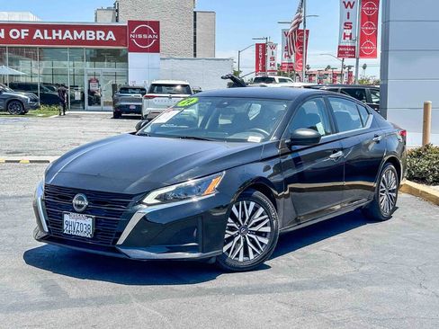Certified 2024 Nissan Altima 2.5 SV FWD image 2