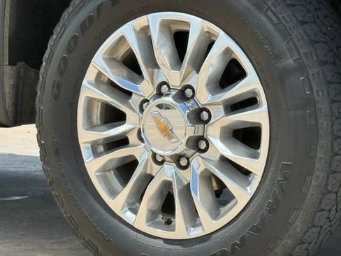 Used 2022 Chevrolet Silverado 2500 High Country AWD/4WD image 14