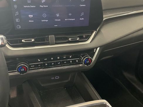 Used 2025 Chevrolet Equinox LT w/ Convenience Package II image 10