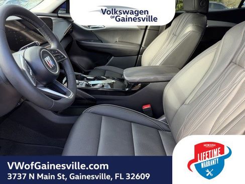 Used 2025 Buick Envision Avenir image 19