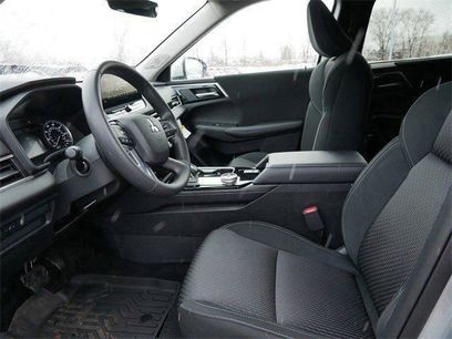 New 2026 Mitsubishi Outlander ES