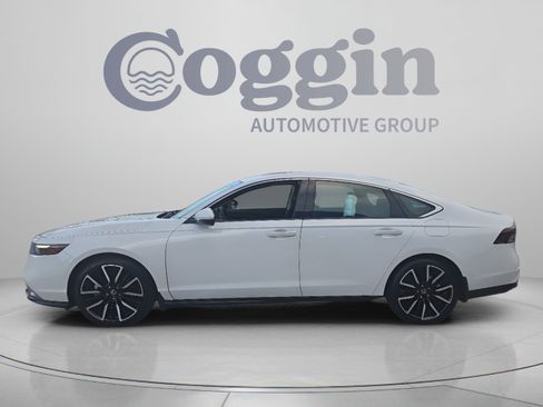 Used 2025 Honda Accord Touring image 2
