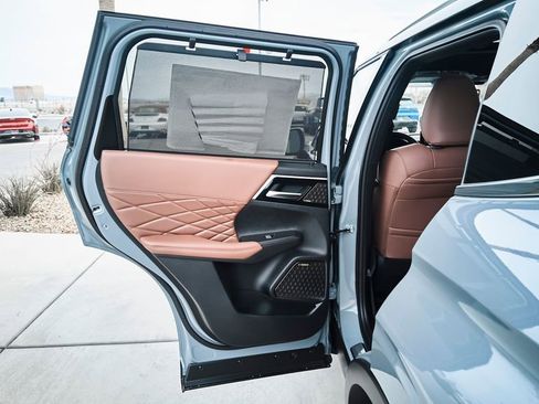 New 2026 Mitsubishi Outlander SEL FWD image 13