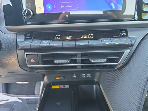 Used 2025 Toyota Camry SE FWD image 26