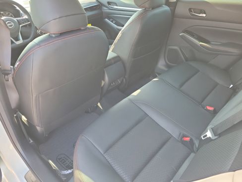 Used 2025 Nissan Altima 2.5 SR FWD image 13