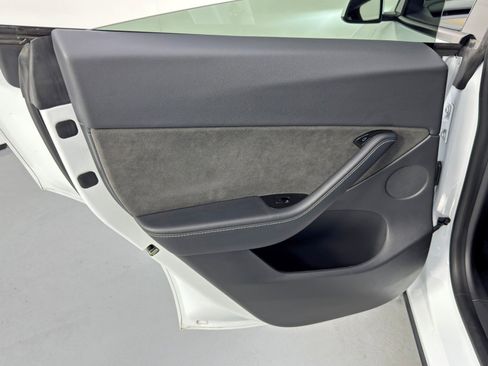 Used 2021 Tesla Model Y 2WD image 44