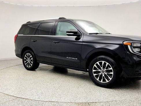 Used 2025 Ford Expedition Platinum image 3