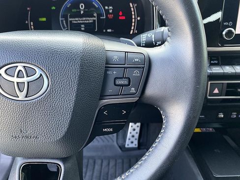 Used 2025 Toyota Camry SE FWD image 15