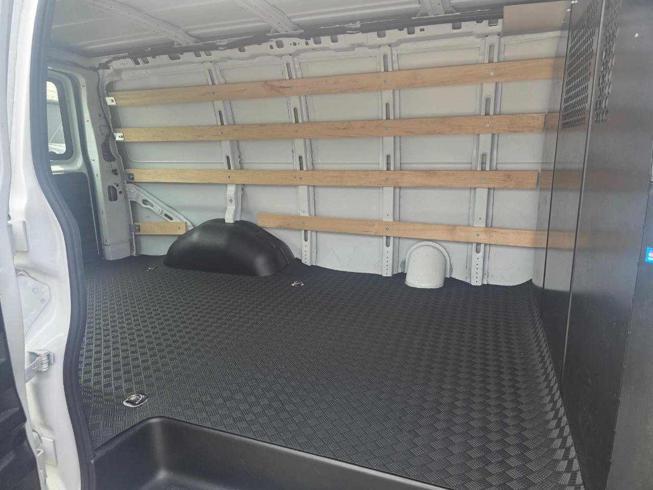 Used 2025 Chevrolet Express 2500 w/ Driver Convenience Package RWD image 17