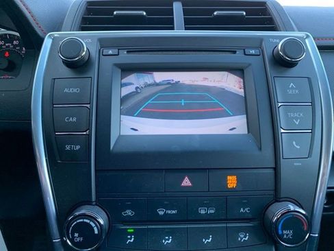 Used 2016 Toyota Camry SE image 21