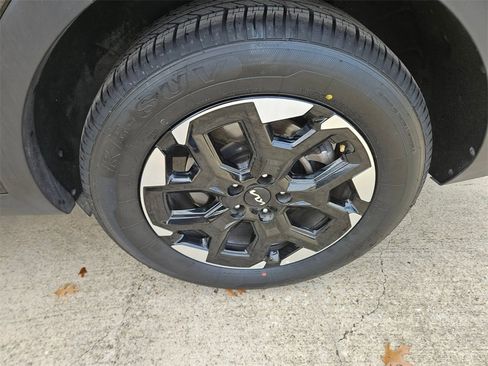 Used 2024 Kia Sorento S image 29
