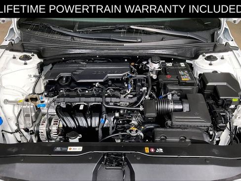 Used 2025 Hyundai Elantra Sport image 9