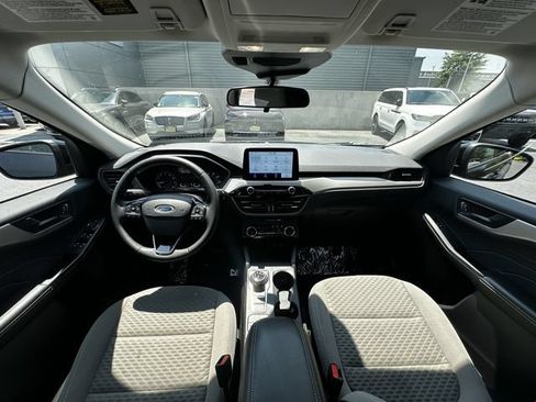 Certified 2022 Ford Escape SE w/ SE Sport Appearance Package AWD/4WD image 3