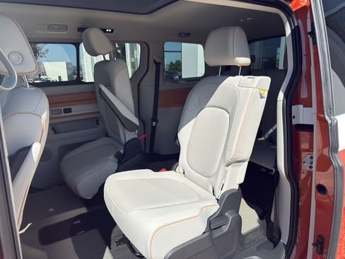 Used 2025 Volkswagen ID. Buzz 1st Edition image 15