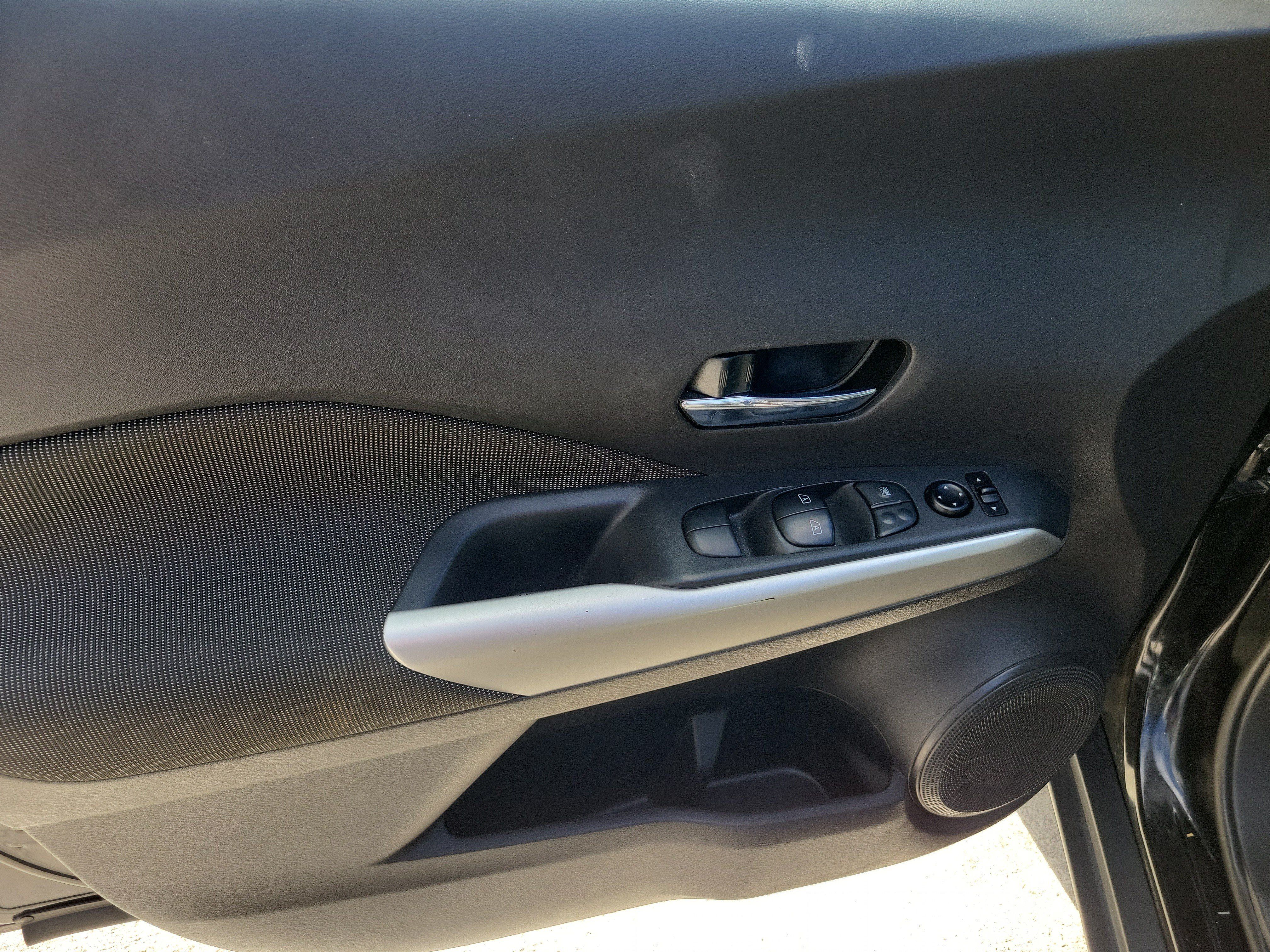 Used 2020 Nissan Kicks SV FWD image 20