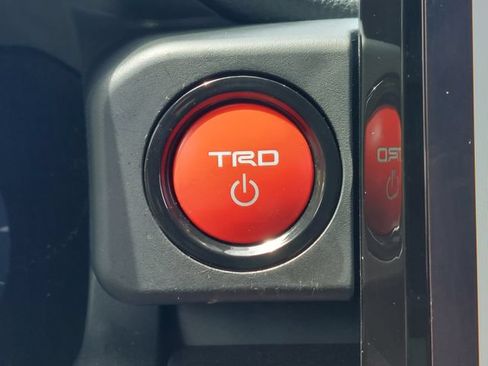 Certified 2025 Toyota Tacoma TRD Off-Road AWD/4WD image 32