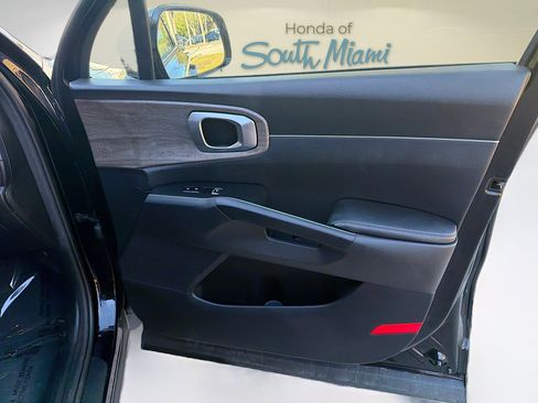 Used 2022 Kia Sorento S image 34
