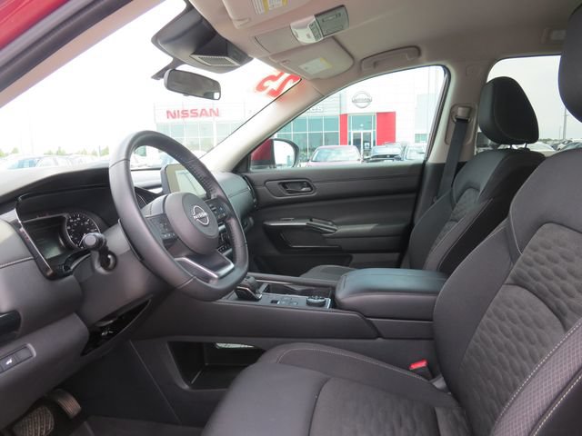 Used 2025 Nissan Pathfinder SV AWD/4WD image 15