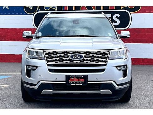 Used 2018 Ford Explorer Platinum AWD/4WD image 3