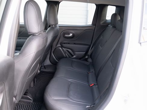 Used 2023 Jeep Renegade Limited image 17