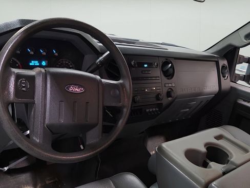 Used 2015 Ford F250 XL w/ Power Equipment Group AWD/4WD image 8
