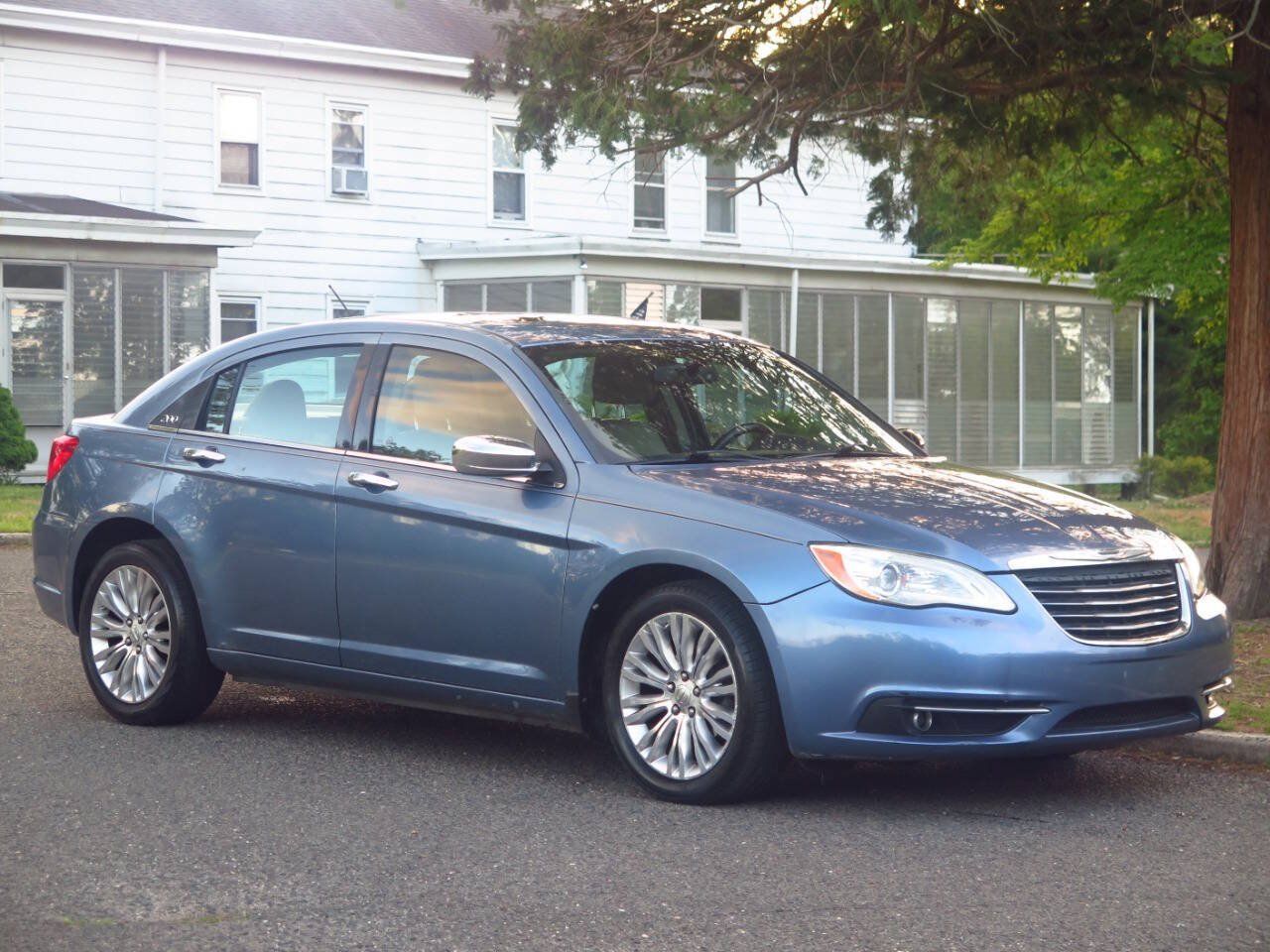 Used 2011 Chrysler 200 Limited FWD image 6