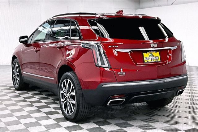 Used 2022 Cadillac XT5 Sportv w/ Platinum Package AWD/4WD image 2