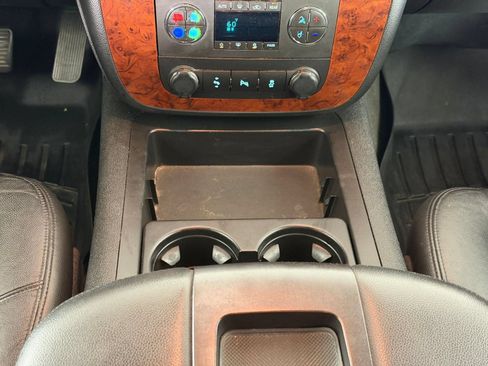 Used 2013 Chevrolet Tahoe LT RWD image 16