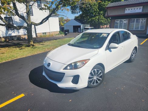 Used 2013 MAZDA MAZDA3 i SV w/ Convenience Pkg image 2