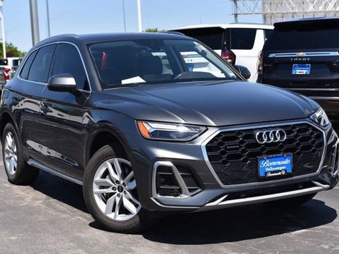 Used 2023 Audi Q5 2.0T Premium w/ Convenience Package AWD/4WD image 2