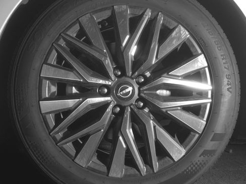 Used 2025 Nissan Altima 2.5 SV FWD image 12