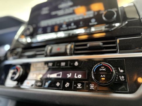 Used 2022 Nissan Pathfinder Platinum w/ Cargo Package image 40