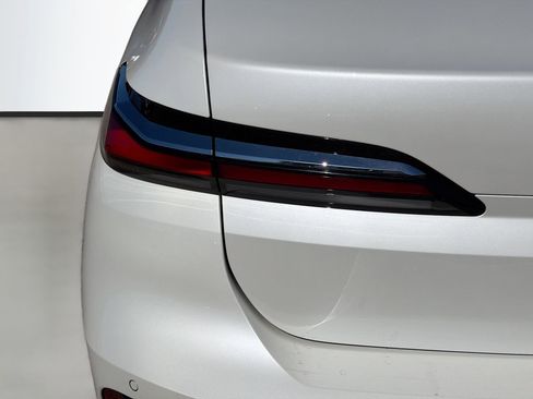 Certified 2025 BMW 740i image 11