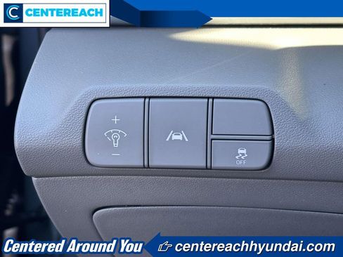 Used 2023 Hyundai Elantra SEL w/ Convenience Package FWD image 16