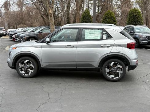 New 2026 Hyundai Venue SEL FWD image 2