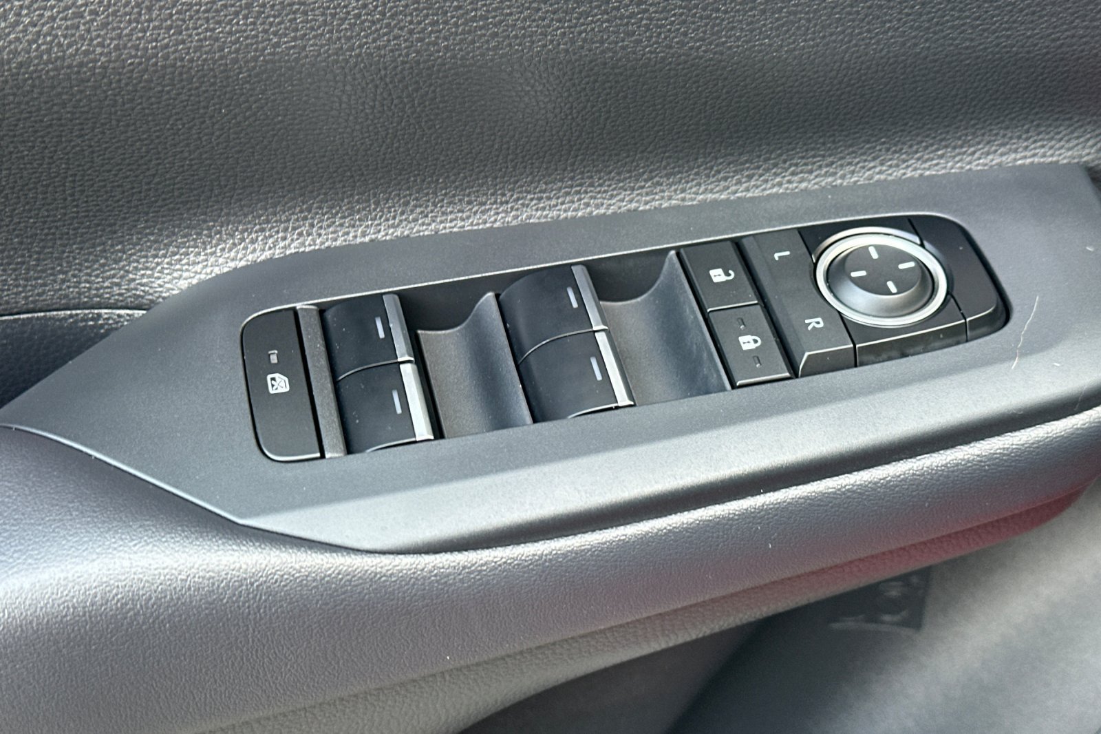 Used 2026 Toyota Prius Plug-In Hybrid FWD image 12