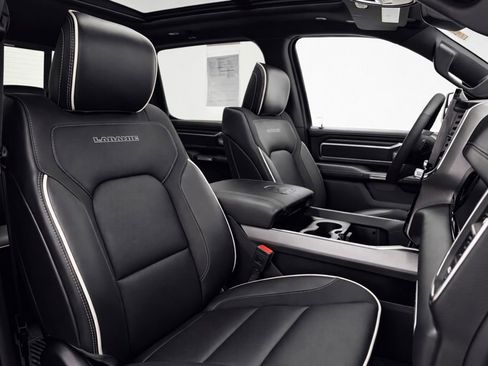 Used 2025 RAM 1500 Laramie w/ Night Edition image 20