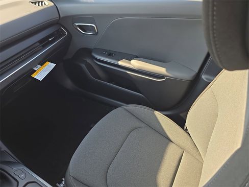 New 2025 Kia K4 LXS image 17