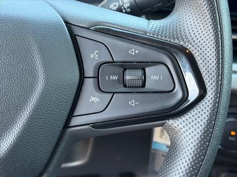 Certified 2025 Chevrolet Trax LS FWD image 17