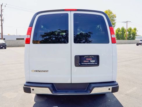 Used 2025 Chevrolet Express 3500 LT w/ LT Preferred Equipment Group RWD image 11