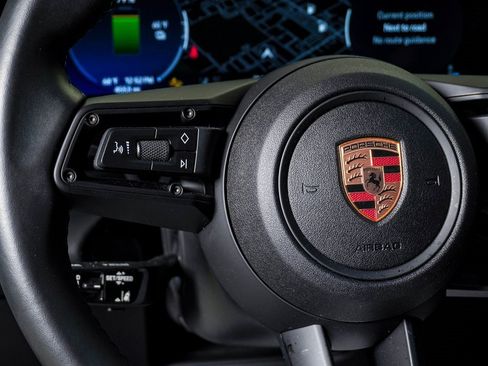 Certified 2025 Porsche Macan Electric image 20