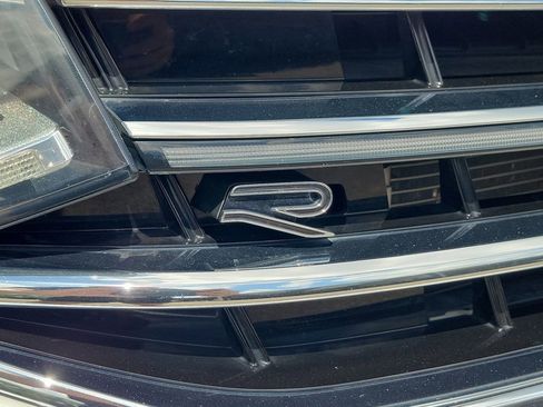 Used 2022 Volkswagen Tiguan SEL R-Line AWD/4WD image 6