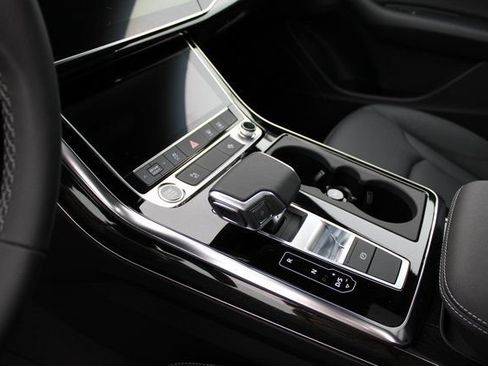 Used 2025 Audi Q8 Premium AWD/4WD image 18