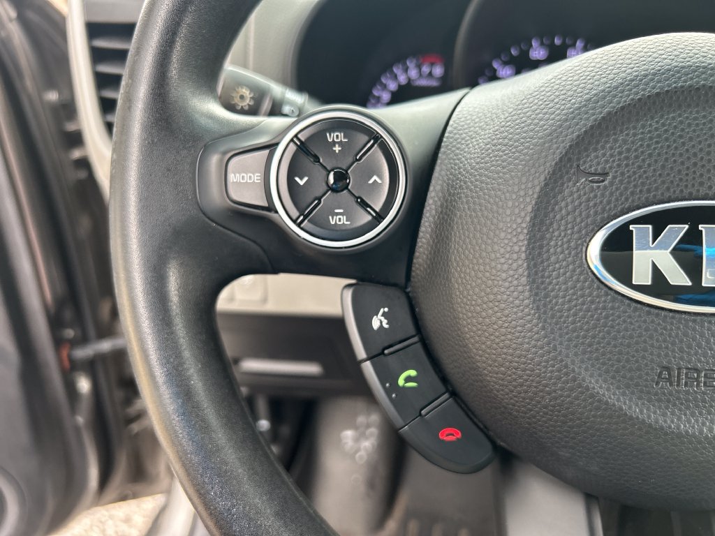 Used 2016 Kia Soul + FWD image 20