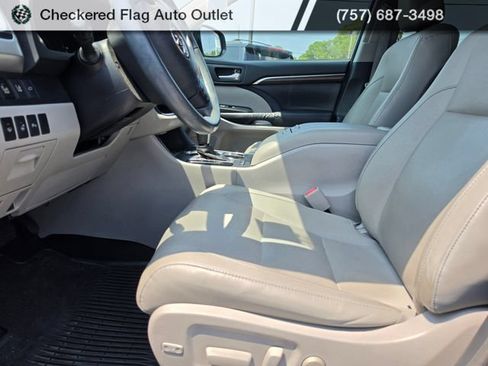 Used 2016 Toyota Highlander Limited Platinum AWD/4WD image 18